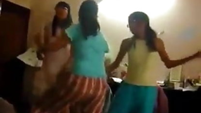 लंबे समय तक बालों वाली जापानी सेक्सी फिल्म पिक्चर caresses crotch Arisa आओयामा