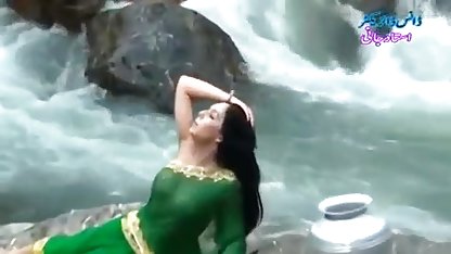 क्या एक मुंह में पानी बेब की हीरोइन की सेक्सी ब्लू पिक्चर सुंदरता!