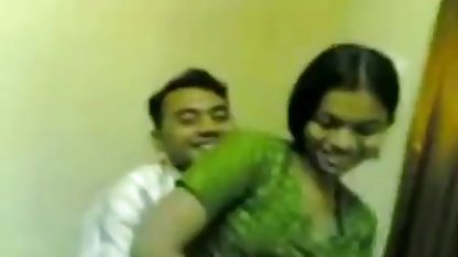 वैक्यूम सेक्सी पिक्चर करने की क्लीनर से संतुष्ट