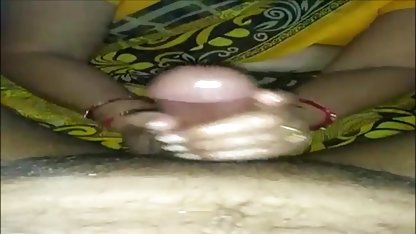 रसीला हीरोइन की सेक्सी ब्लू पिक्चर प्यारी कारमेन masturbates