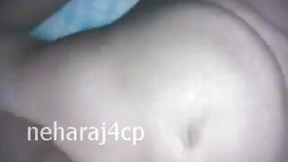 समूह के सेक्सी पिक्चर दे साथ एक टैटू लड़की के साथ बड़े स्तनों