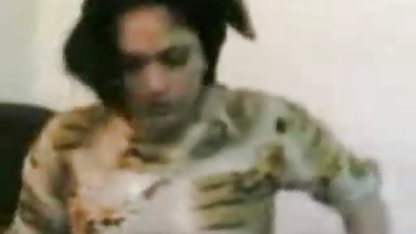 चेरी परी मुक्त करने के लिए सवारी करने का फैसला किया है, और एक ही में और कार के चालक को खुश करने हिंदी सेक्सी फिल्म हिंदी सेक्सी पिक्चर के लिए