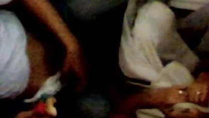 मुस्कुराते हुए श्यामला है डाला ब्लू सेक्सी सेक्सी मूक थरथानेवाला