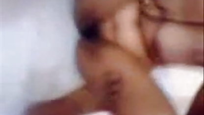 Fucks सेक्सी फिल्म पिक्चर वीडियो एक वेश्या में लाल और काले मोज़ा
