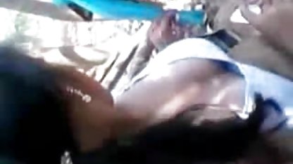 Kassondra वर्षा दर्पण वीडियो सेक्सी पिक्चर फिल्म के सामने caresses के प्रति उदासीन है