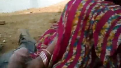 दो ट्रक्स में मारिन मोमी को कठोरता से बॉलीवुड में सेक्सी पिक्चर काटा