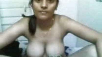 तीन गुदा आवारा लड़की उल्लास के साथ एक dildo और कूद पर इंग्लिश पिक्चर सेक्सी सेक्सी एक डिक