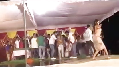 पैरों के बीच एक छेद के साथ नायलॉन सूट एक वीडियो फिल्म सेक्सी हिंदी में के प्रवेश के लिए आदर्श है