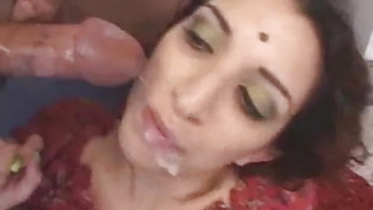 फ़ौजी का नौकर शौचालय में सेक्स पिक्चर वीडियो दिखाएं masturbates