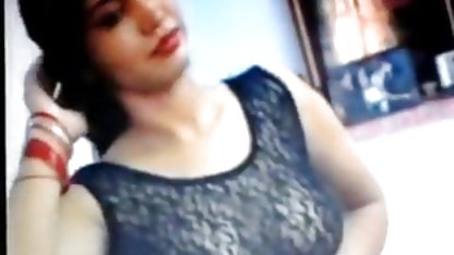 तीन सेक्सी वीडियो पिक्चर वीडियो सेक्सी potcuties में एक उज्ज्वल कमरे