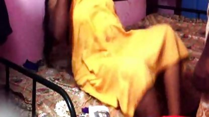 कुशलता से एक Popka के रूप पिक्चर इंग्लिश सेक्सी में काम करता है
