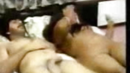 Leli Lov अपने पैरों से पता चलता है सेक्सी पिक्चर सेक्सी फिल्म