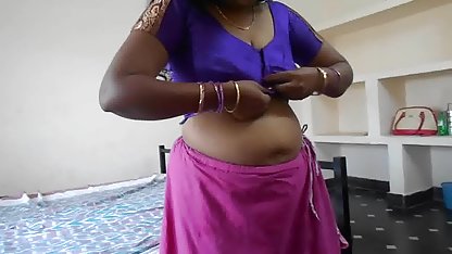 सेक्सी लड़की caresses उसके इंग्लिश पिक्चर हिंदी में सेक्सी किट्टी