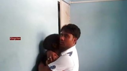 एक गिलास मेज पर खूबसूरती से इंग्लिश सेक्सी पिक्चर दिखाओ दूर ले लिया है
